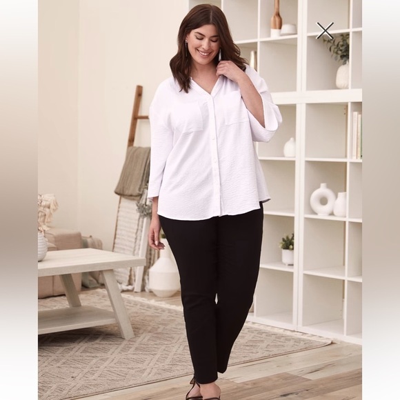 Laura Plus Sequin detail V-neck blouse size 3X - Picture 3 of 16